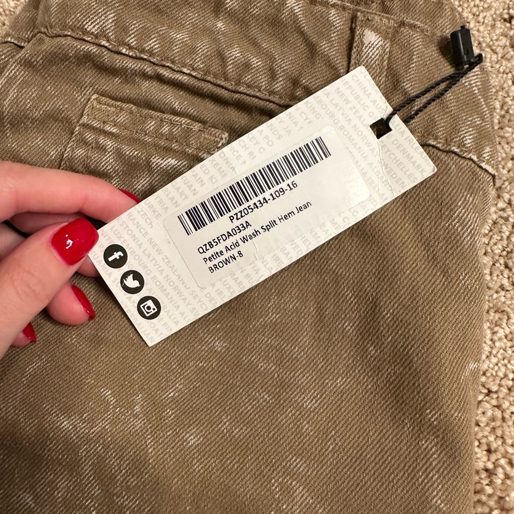Boohoo Petite Acid Wash Split Hem Jeans - Picture 4 of 7
